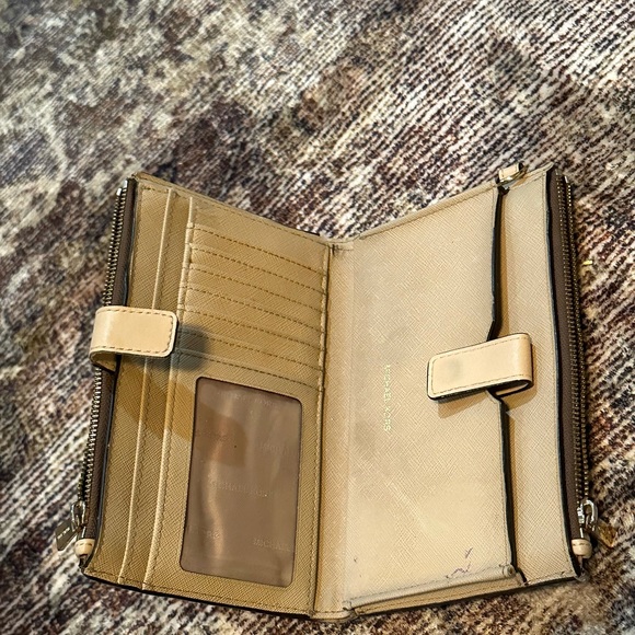 Michael Kors wallet - Picture 3 of 3
